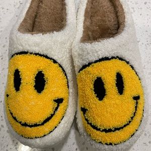 NWOT Fluffy smiley face slides (slippers)
